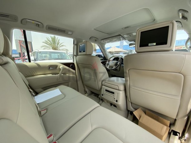 nissan-patrol-v6-se-t2-leather-platinum-upgrade-gcc-3-years-local-delar-warranty-big-4
