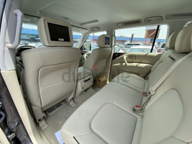 nissan-patrol-v6-se-t2-leather-platinum-upgrade-gcc-3-years-local-delar-warranty-big-2