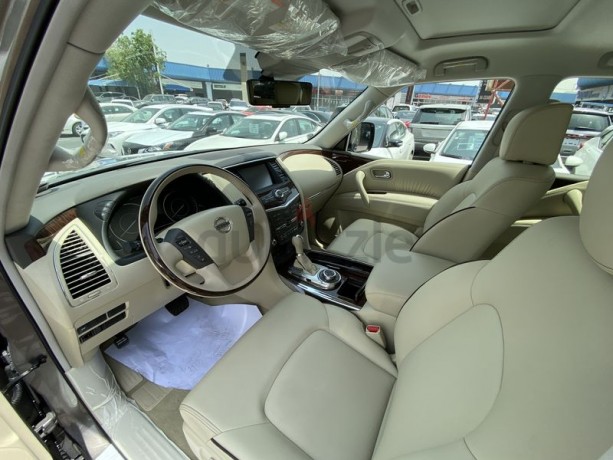 nissan-patrol-v6-se-t2-leather-platinum-upgrade-gcc-3-years-local-delar-warranty-big-0
