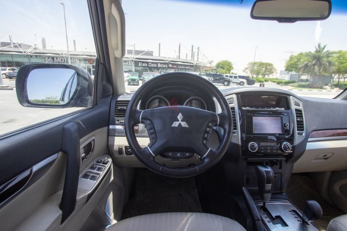 mitsubishi-pajero-2017-gcc-1110-aedmonthly-dealer-warranty-big-0