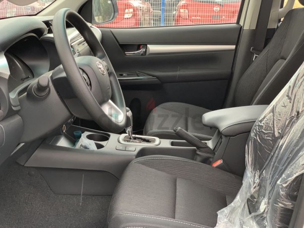 toyota-hilux-pick-up-sr5-4x4-24l-diesel-with-automatic-gear-and-push-start-big-4