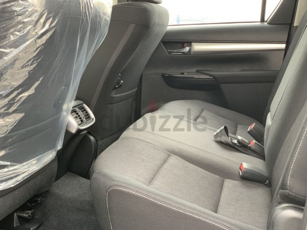 toyota-hilux-pick-up-sr5-4x4-24l-diesel-with-automatic-gear-and-push-start-big-3