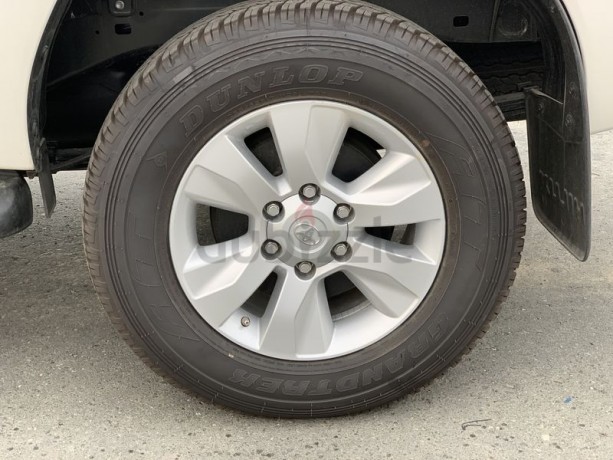 toyota-hilux-pick-up-sr5-4x4-24l-diesel-with-automatic-gear-and-push-start-big-2