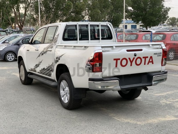 toyota-hilux-pick-up-sr5-4x4-24l-diesel-with-automatic-gear-and-push-start-big-0