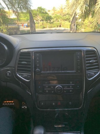 jeep-grand-cherokee-srt8-black-on-black-big-0