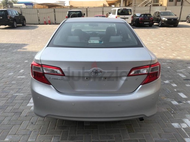 2013-toyota-camry-big-10
