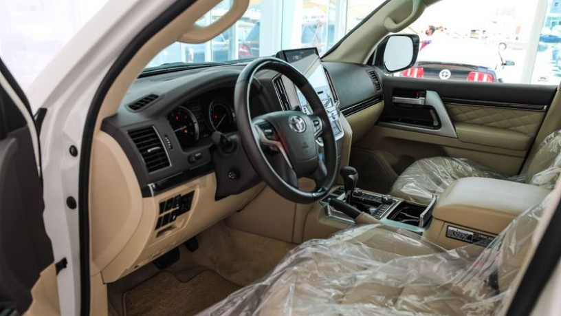 model-2019-v8-engine-381-hp-18-alloy-wheels-k4078415-big-2