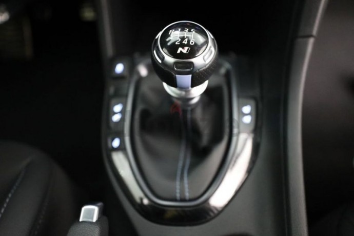 model-2019-v4-engine-147-hp-20l-18-alloy-wheels-u002112-big-6