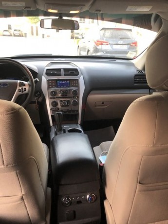 pilot-owned-brand-new-condition-single-owner-ford-explorer-big-0