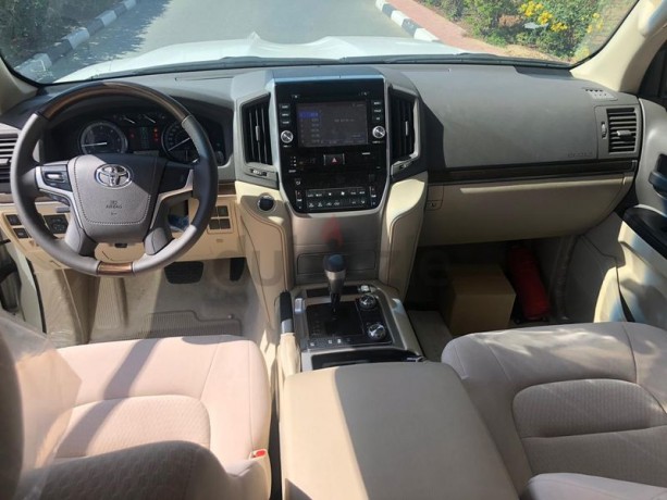 toyota-land-cruiser-gxr-diesel-45l-2019-big-3