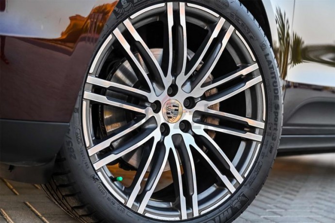aed-2233-per-month-0-dp-porsche-macan-s-carbon-edition-spectacular-condition-big-13