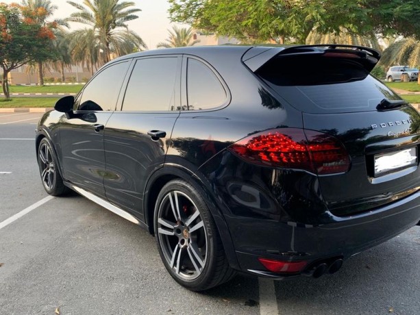 porsche-cayenne-gts-2014-gcc-big-10