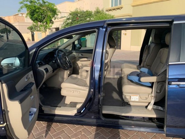 2014-honda-odyssey-touring-impeccable-beautiful-big-3
