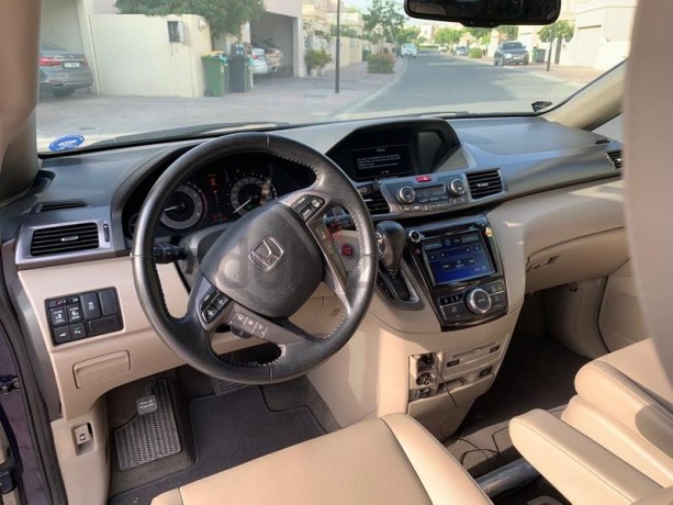 2014-honda-odyssey-touring-impeccable-beautiful-big-2