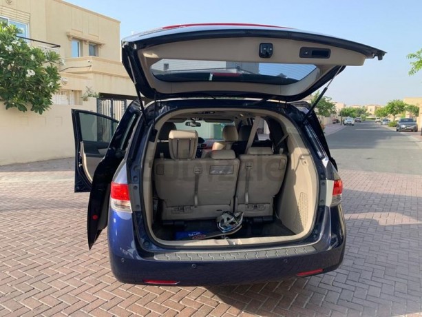2014-honda-odyssey-touring-impeccable-beautiful-big-0