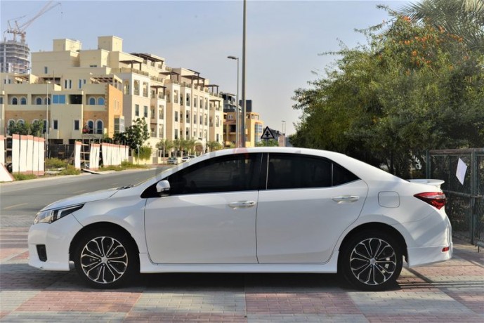 sport-limited-edition-warranty-from-alfuttaim-toyota-corolla-sport-20-lowkm-gcc-big-9
