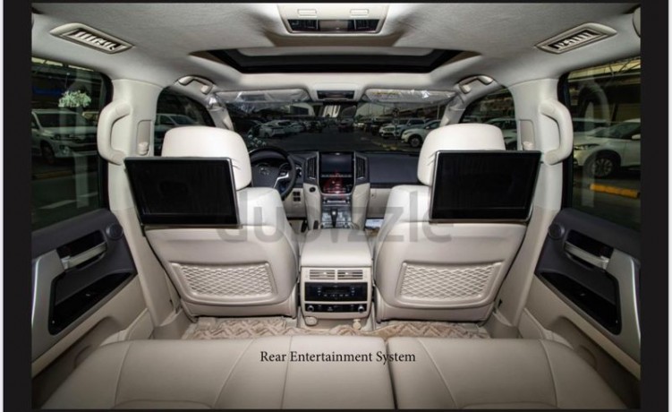 toyota-land-cruiser-vxs-57l-2019-big-10