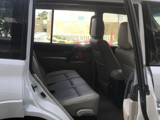 pajero-38-2017-orginal-paint-low-mileage-top-of-the-rangee-big-9
