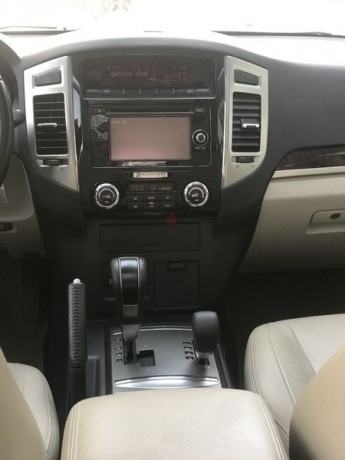 pajero-38-2017-orginal-paint-low-mileage-top-of-the-rangee-big-2