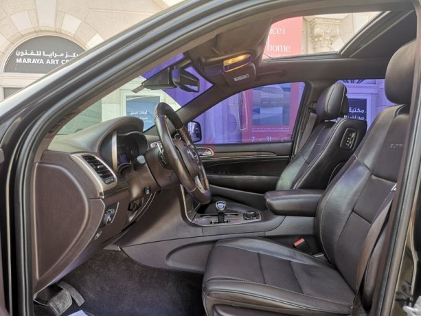 grand-cherokee-summit-v8-under-warranty-till-2021-with-full-service-history-at-agency-big-9