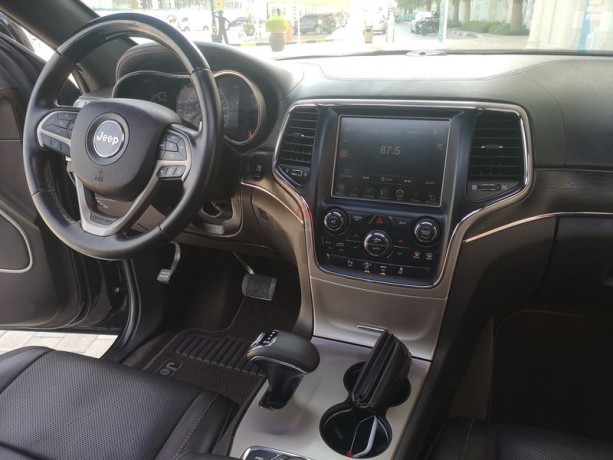 grand-cherokee-summit-v8-under-warranty-till-2021-with-full-service-history-at-agency-big-4