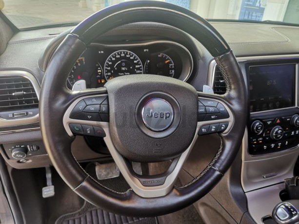 grand-cherokee-summit-v8-under-warranty-till-2021-with-full-service-history-at-agency-big-3