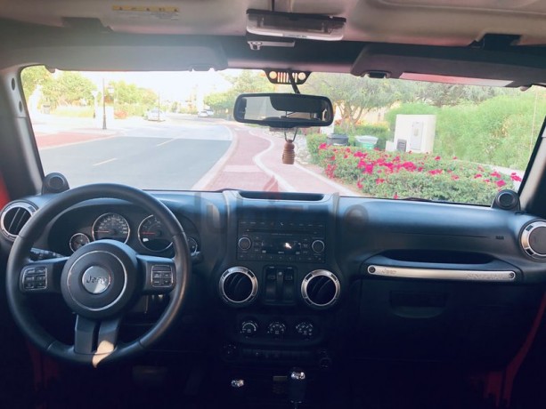 immaculate-2013-jeep-wrangler-sahara-big-0