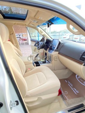 land-cruiser-2017-gcc-v6-full-options-exr-land-krozr-khlyjy-6-slndr-bhalh-alokalh-big-9