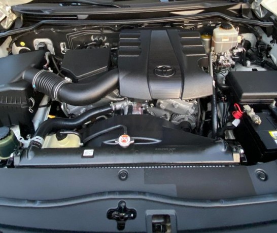 land-cruiser-2017-gcc-v6-full-options-exr-land-krozr-khlyjy-6-slndr-bhalh-alokalh-big-2