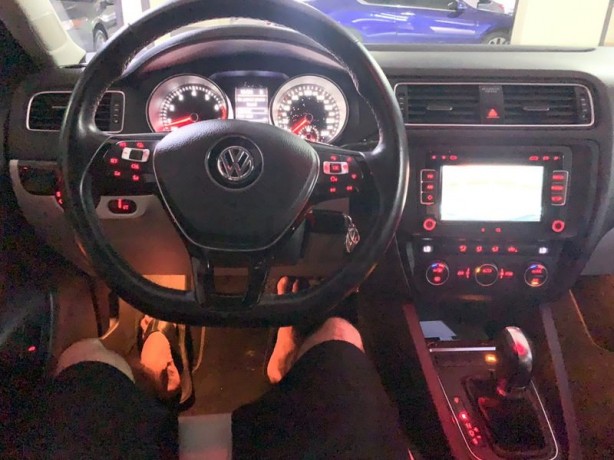 full-option-volkswagen-jetta-in-perfect-condition-under-warranty-big-0