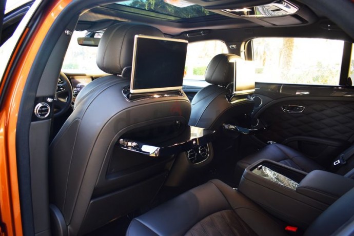 bentley-mulsanne-speed-2017-special-order-immaculate-condition-big-3