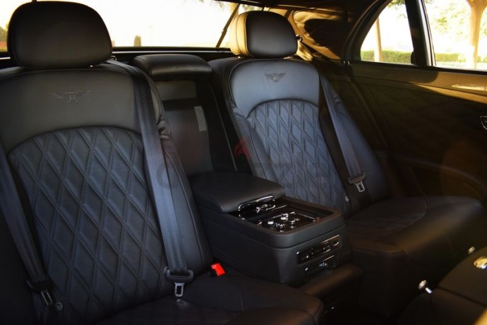 bentley-mulsanne-speed-2017-special-order-immaculate-condition-big-2