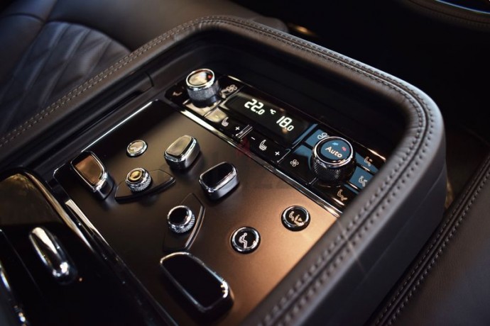 bentley-mulsanne-speed-2017-special-order-immaculate-condition-big-1