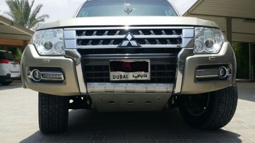 fantastic-pajero-v6-35l-ready-for-the-desert-with-kit-big-6