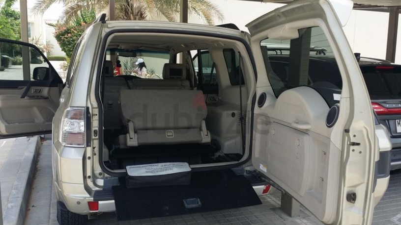 fantastic-pajero-v6-35l-ready-for-the-desert-with-kit-big-2