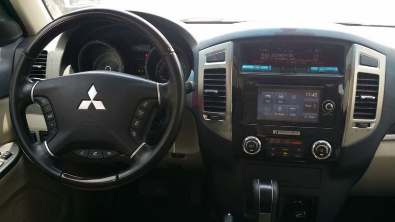 fantastic-pajero-v6-35l-ready-for-the-desert-with-kit-big-1