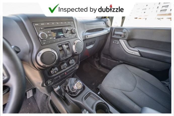 aed1144month-2015-jeep-wrangler-sport-36l-full-service-history-gcc-specs-big-3