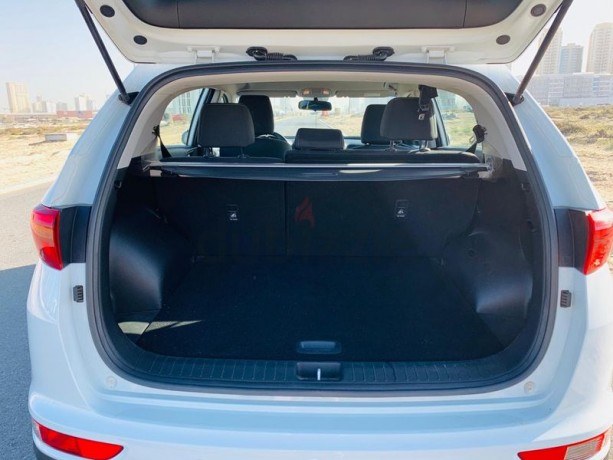 kia-sportage-gcc-lady-driven-big-3