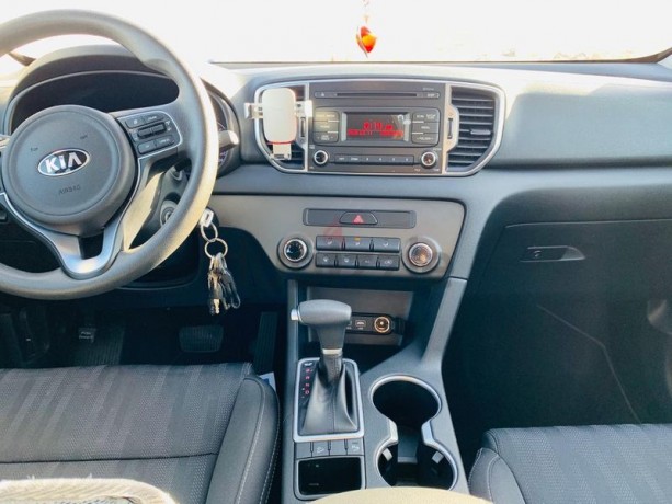 kia-sportage-gcc-lady-driven-big-0