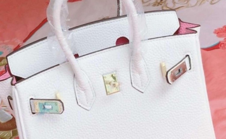 a-hand-bags-in-al-ain-is-available-for-sale-big-22