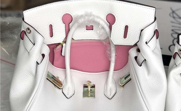 a-hand-bags-in-al-ain-is-available-for-sale-big-9
