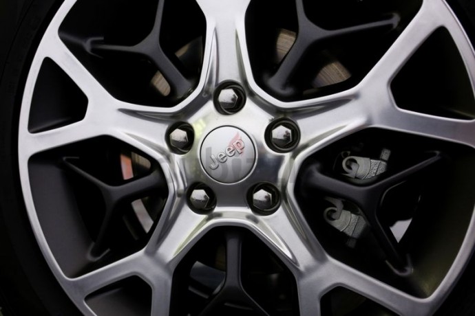 1685-month-emi-full-service-history-warranty-jeep-grand-cherokee-limited-sr-special-edition-big-0