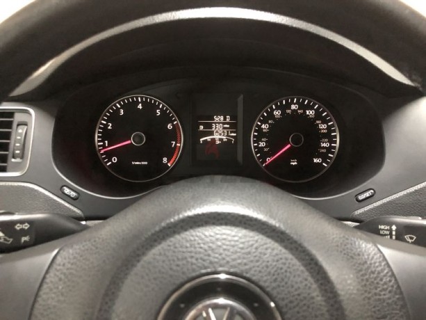 2013-volkswagen-jetta-low-milage-big-2