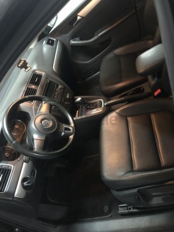 2013-volkswagen-jetta-low-milage-big-1