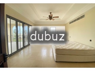 Lovely villa with huge landscaped garden