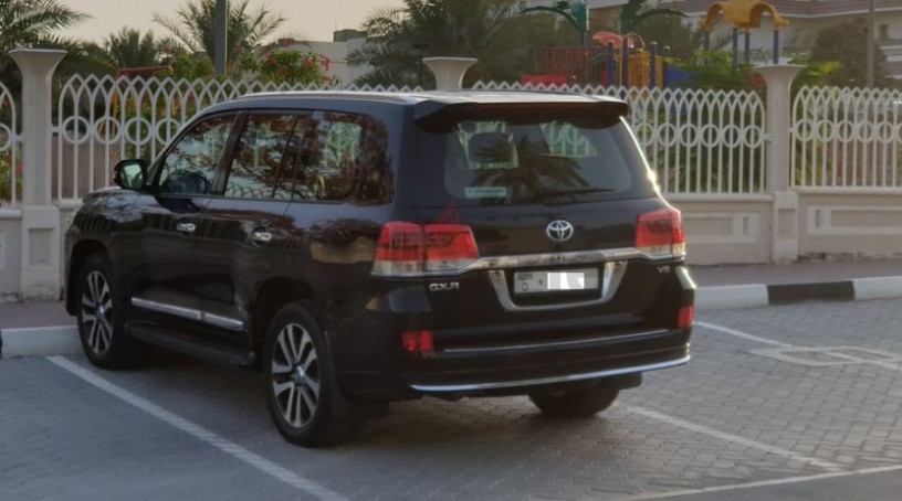 toyota-land-cruiser-2010-gxr-v8-facelifted-2018-gcc-in-excellent-condition-big-0