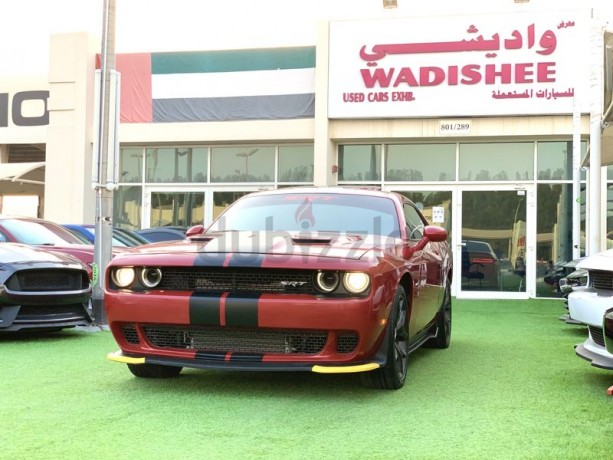 monthly-1000challenger-2017-full-option-v8-kit-srtsunroofleatherbig-screen-big-9