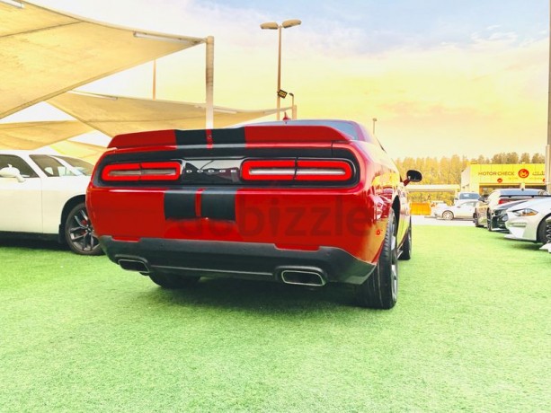 monthly-1000challenger-2017-full-option-v8-kit-srtsunroofleatherbig-screen-big-6