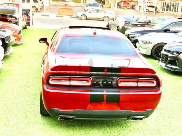 monthly-1000challenger-2017-full-option-v8-kit-srtsunroofleatherbig-screen-big-5