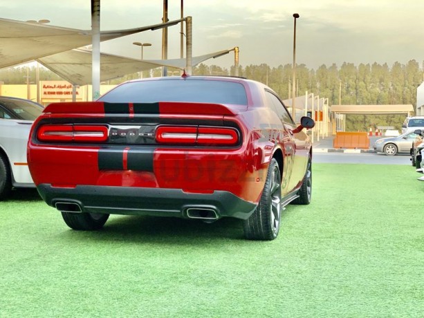 monthly-1000challenger-2017-full-option-v8-kit-srtsunroofleatherbig-screen-big-4